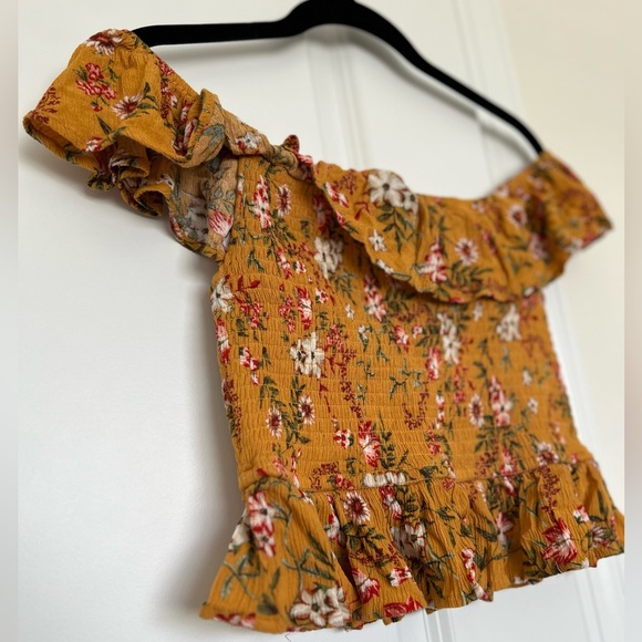 Off the shoulder floral blouse 💛🧡 - Picture 3 of 6